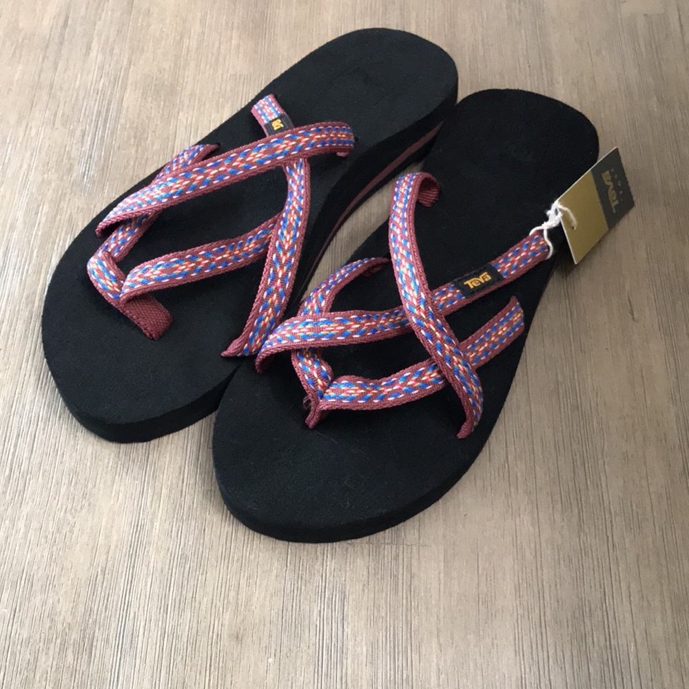 Teva Women’s Olowahu flip flops-NEW